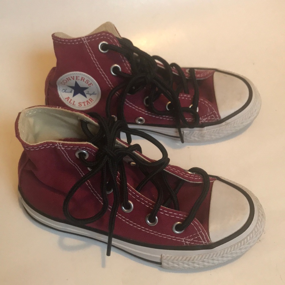 Converse Chuck Taylor all star high top lace up shoes Burgundy good condition